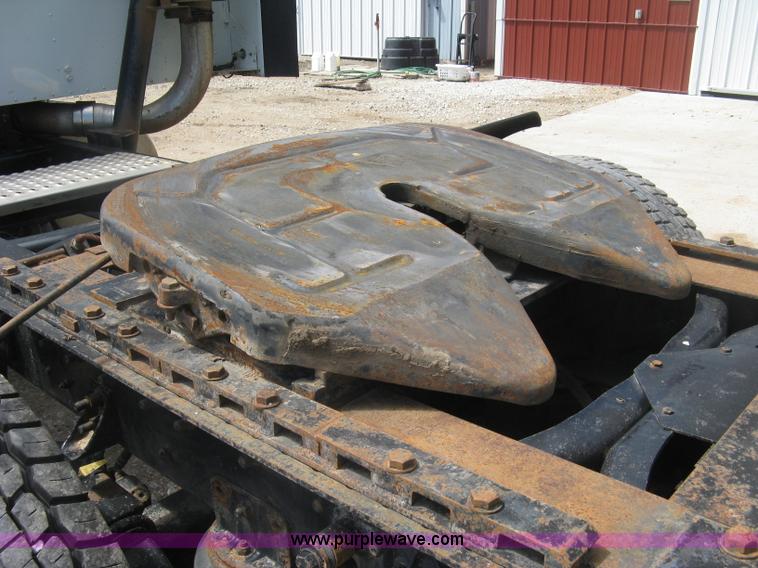 image for item K8718 2000 International 9200i semi truck