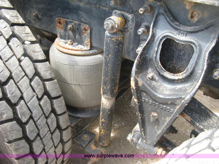 image for item K8718 2000 International 9200i semi truck