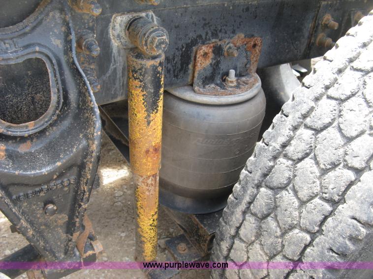 image for item K8718 2000 International 9200i semi truck