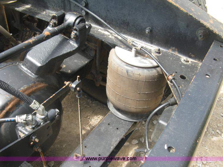 image for item K8718 2000 International 9200i semi truck