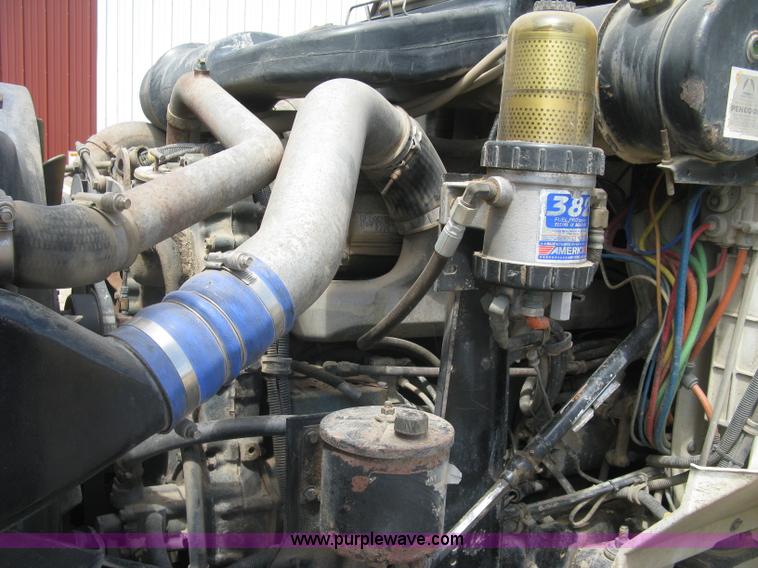 image for item K8718 2000 International 9200i semi truck