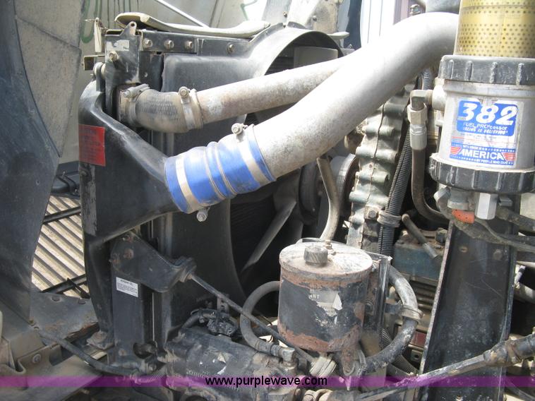 image for item K8718 2000 International 9200i semi truck