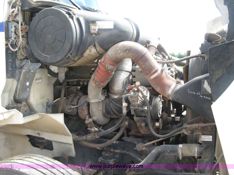 image for item K8718 2000 International 9200i semi truck