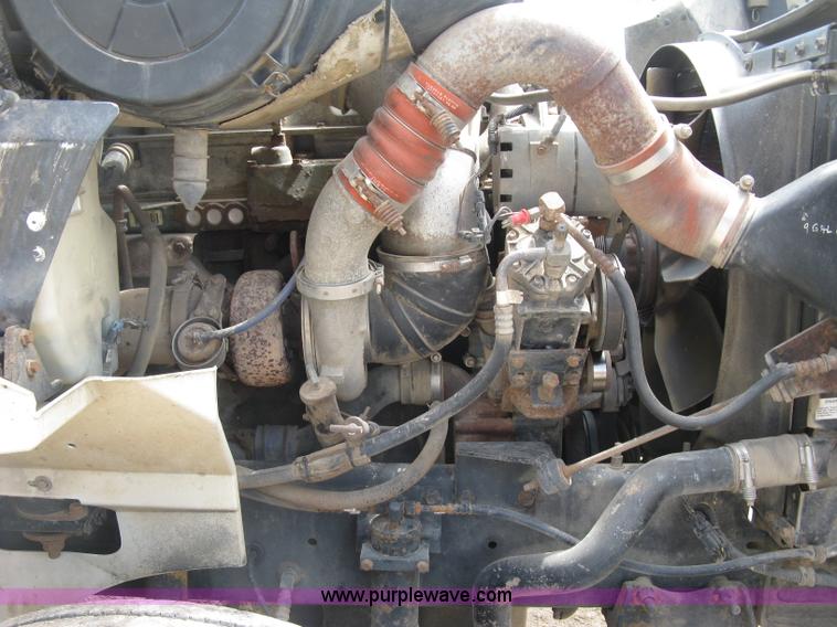 image for item K8718 2000 International 9200i semi truck