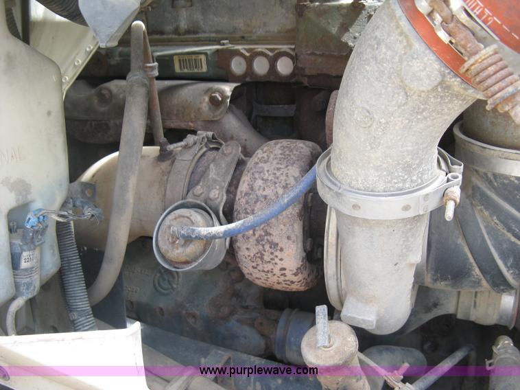 image for item K8718 2000 International 9200i semi truck