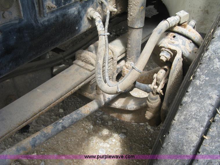 image for item K8718 2000 International 9200i semi truck