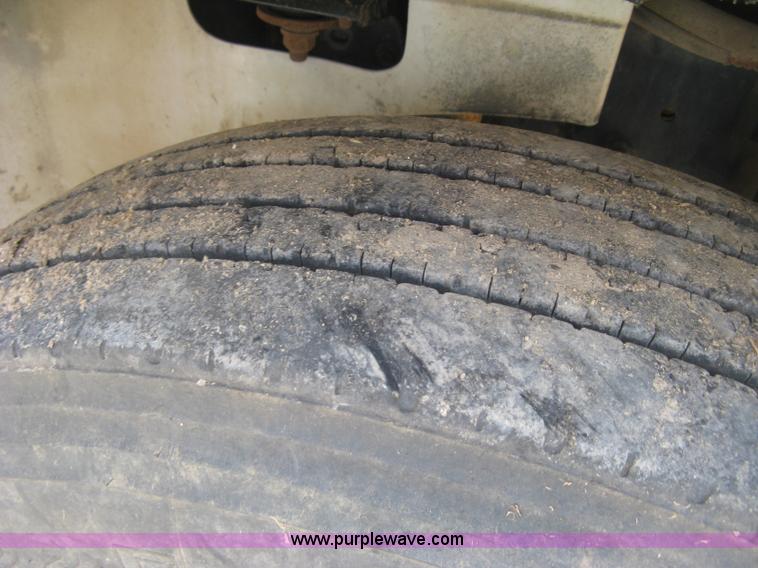 image for item K8718 2000 International 9200i semi truck