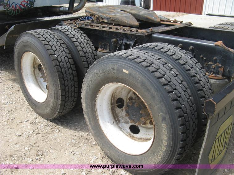 image for item K8718 2000 International 9200i semi truck