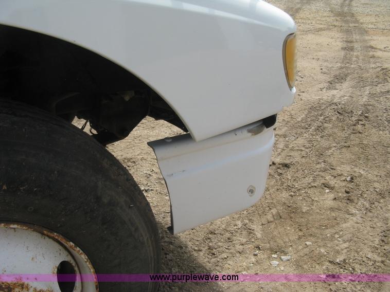 image for item K8718 2000 International 9200i semi truck