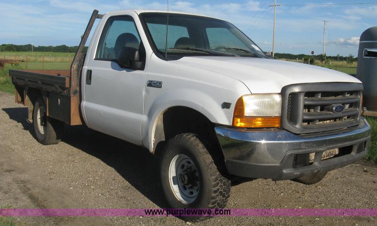 image for item K8719 2000 Ford F250 Super Duty XL flatbed pickup truck