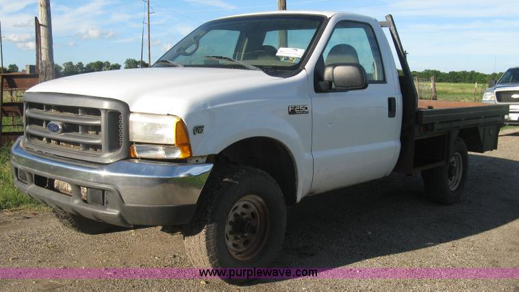 image for item K8719 2000 Ford F250 Super Duty XL flatbed pickup truck