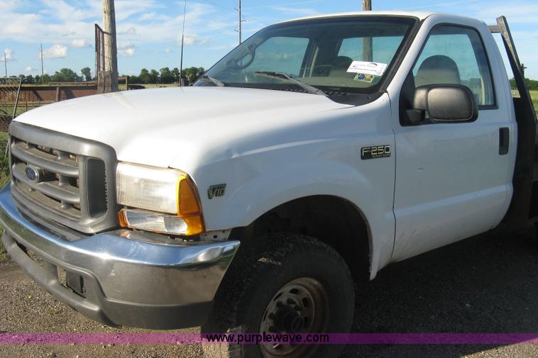 image for item K8719 2000 Ford F250 Super Duty XL flatbed pickup truck