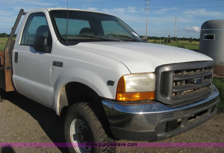 image for item K8719 2000 Ford F250 Super Duty XL flatbed pickup truck