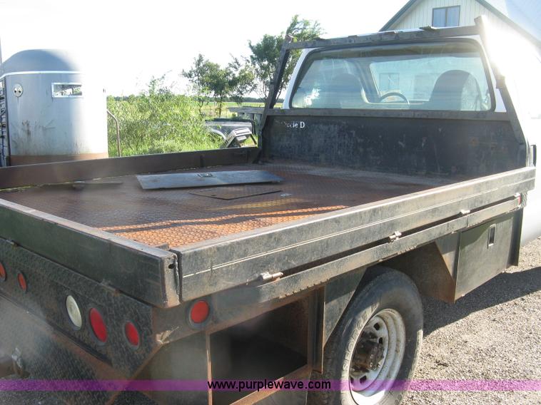 image for item K8719 2000 Ford F250 Super Duty XL flatbed pickup truck