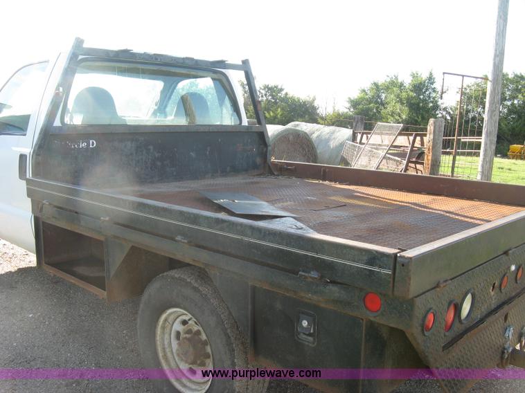 image for item K8719 2000 Ford F250 Super Duty XL flatbed pickup truck