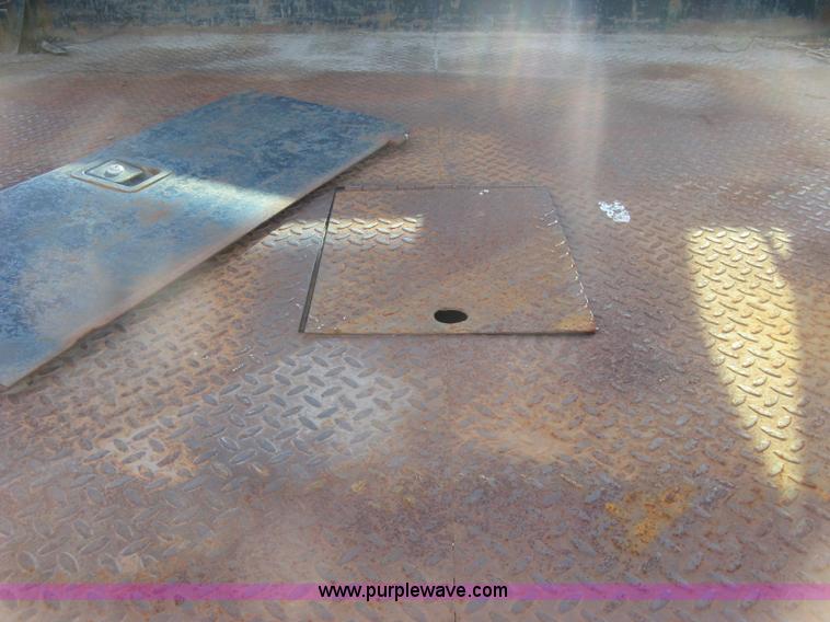 image for item K8719 2000 Ford F250 Super Duty XL flatbed pickup truck