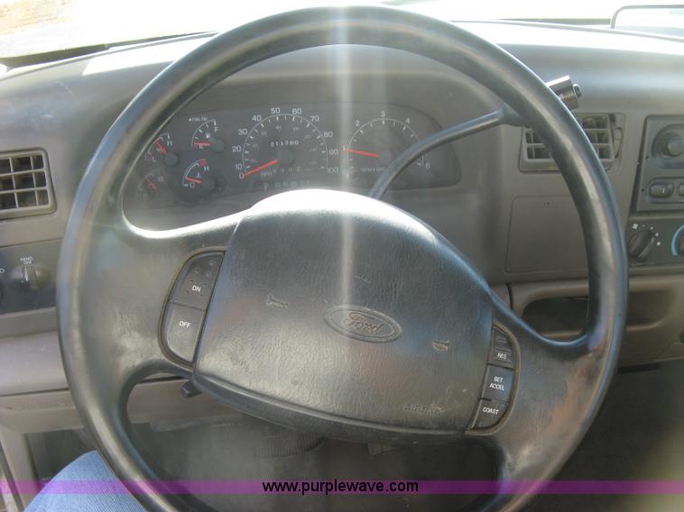 image for item K8719 2000 Ford F250 Super Duty XL flatbed pickup truck