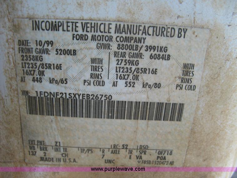 image for item K8719 2000 Ford F250 Super Duty XL flatbed pickup truck