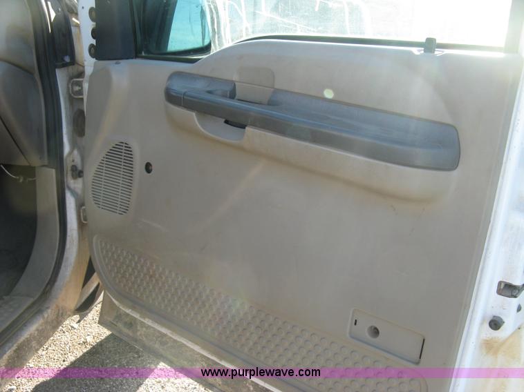 image for item K8719 2000 Ford F250 Super Duty XL flatbed pickup truck