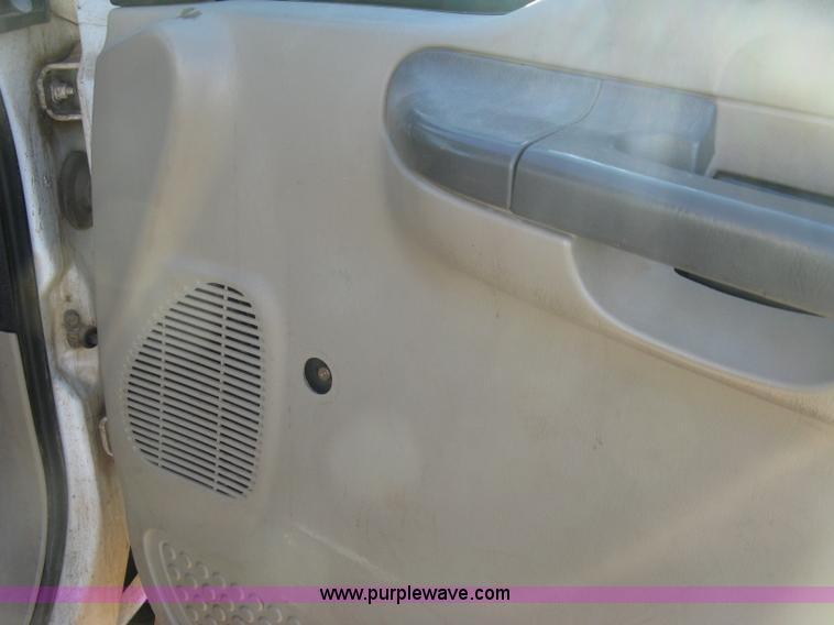 image for item K8719 2000 Ford F250 Super Duty XL flatbed pickup truck