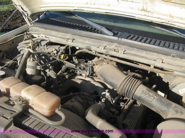 image for item K8719 2000 Ford F250 Super Duty XL flatbed pickup truck