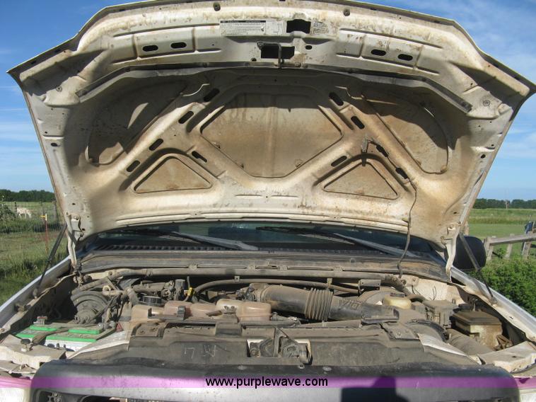 image for item K8719 2000 Ford F250 Super Duty XL flatbed pickup truck