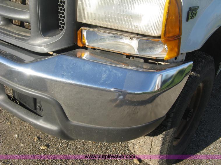 image for item K8719 2000 Ford F250 Super Duty XL flatbed pickup truck