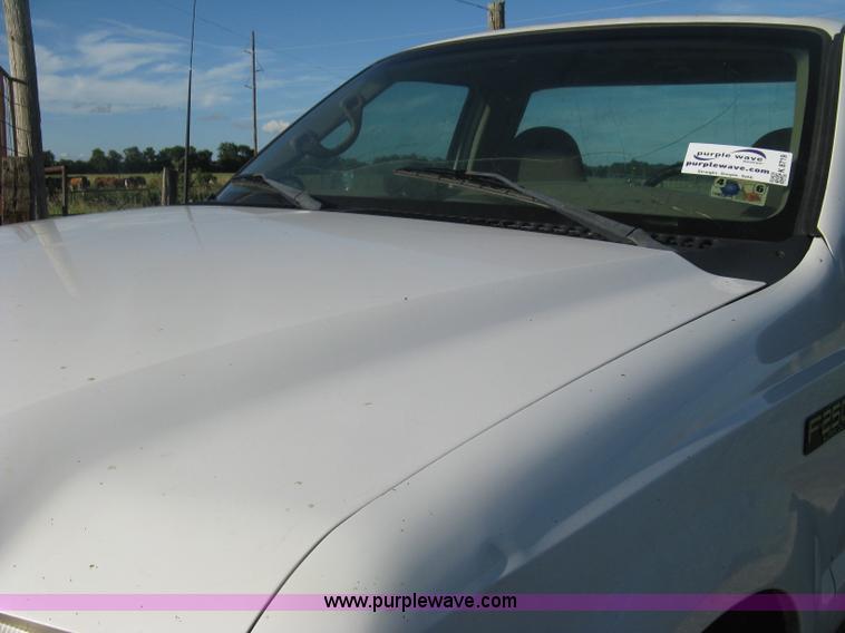 image for item K8719 2000 Ford F250 Super Duty XL flatbed pickup truck