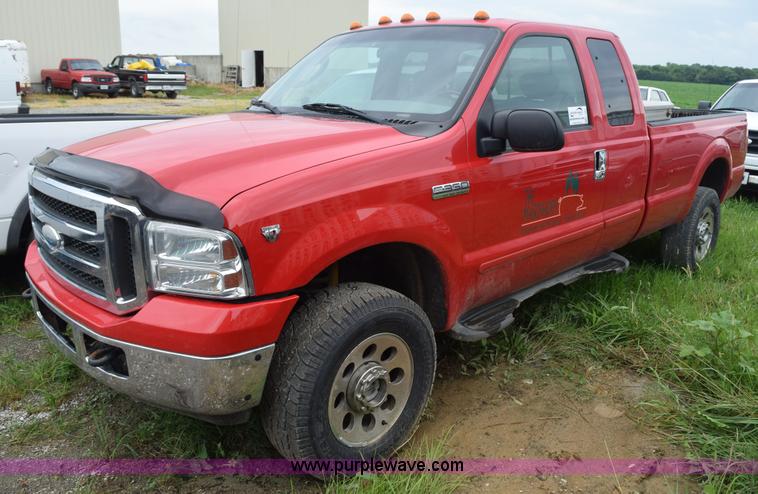 image for item L3471 2005 Ford F350 Super Duty SuperCab pickup truck