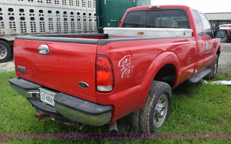 image for item L3471 2005 Ford F350 Super Duty SuperCab pickup truck