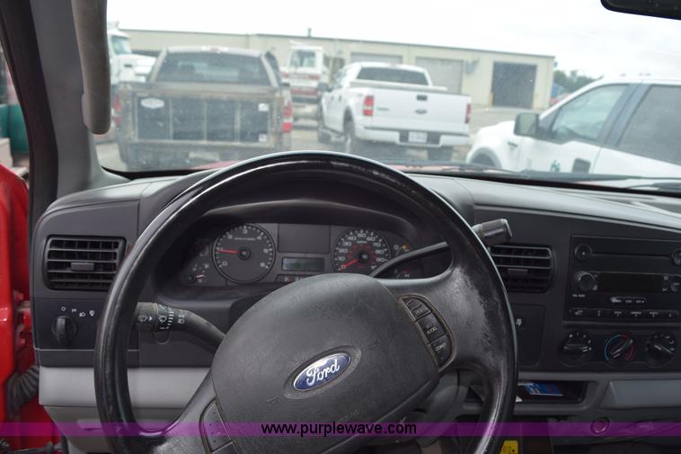 image for item L3471 2005 Ford F350 Super Duty SuperCab pickup truck