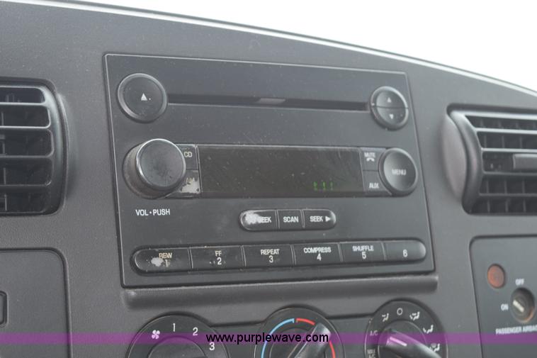 image for item L3471 2005 Ford F350 Super Duty SuperCab pickup truck