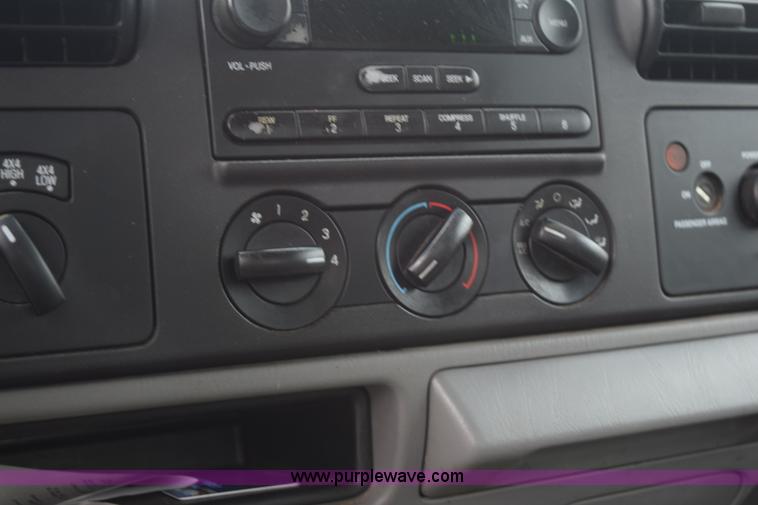 image for item L3471 2005 Ford F350 Super Duty SuperCab pickup truck