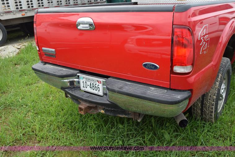 image for item L3471 2005 Ford F350 Super Duty SuperCab pickup truck