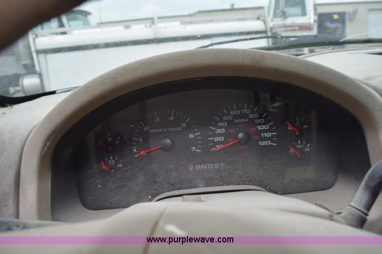 image for item L3473 2005 Ford F150 SuperCab pickup truck