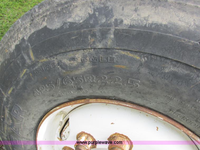 image for item L4022 1979 International Paystar 5000 truck cab and chassis