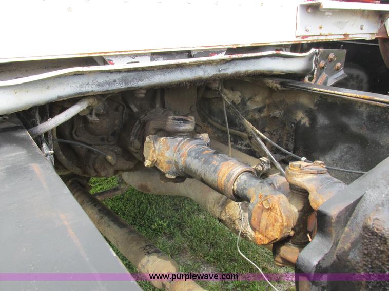 image for item L4022 1979 International Paystar 5000 truck cab and chassis