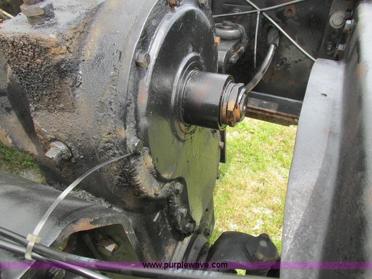 image for item L4022 1979 International Paystar 5000 truck cab and chassis