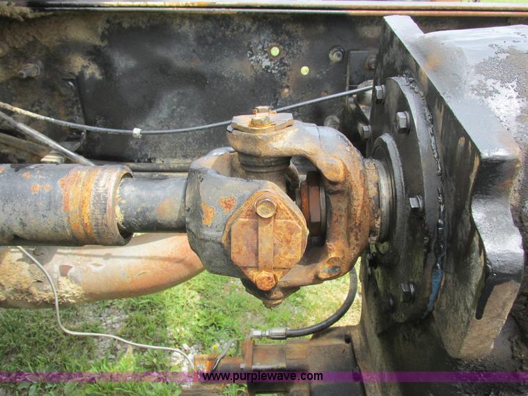 image for item L4022 1979 International Paystar 5000 truck cab and chassis