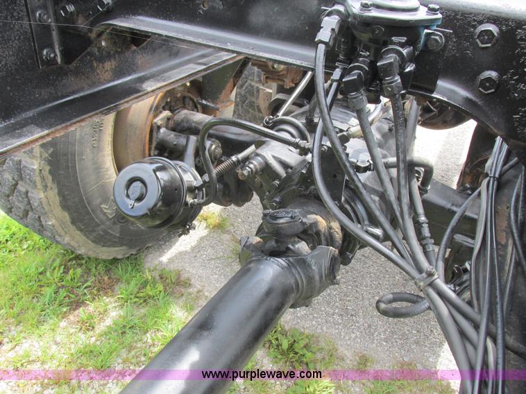 image for item L4022 1979 International Paystar 5000 truck cab and chassis