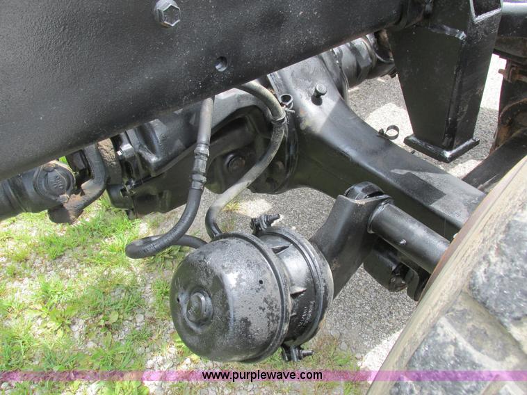 image for item L4022 1979 International Paystar 5000 truck cab and chassis