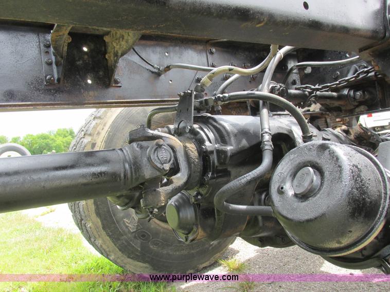 image for item L4022 1979 International Paystar 5000 truck cab and chassis