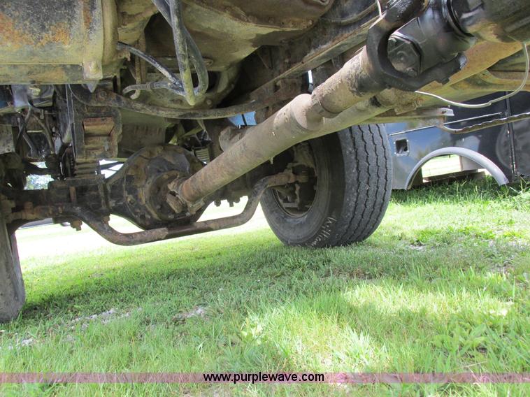 image for item L4022 1979 International Paystar 5000 truck cab and chassis