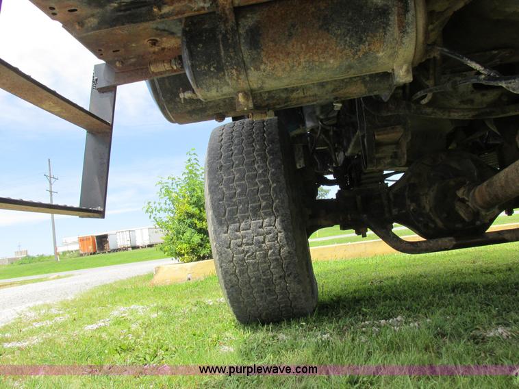 image for item L4022 1979 International Paystar 5000 truck cab and chassis