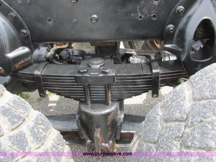 image for item L4022 1979 International Paystar 5000 truck cab and chassis