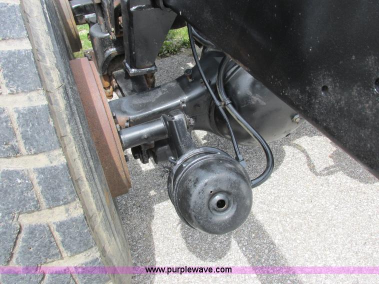 image for item L4022 1979 International Paystar 5000 truck cab and chassis