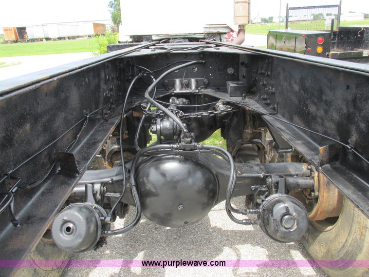 image for item L4022 1979 International Paystar 5000 truck cab and chassis