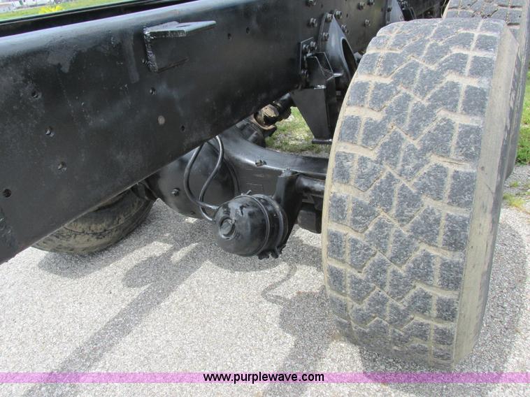 image for item L4022 1979 International Paystar 5000 truck cab and chassis