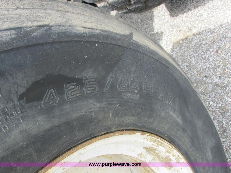 image for item L4022 1979 International Paystar 5000 truck cab and chassis