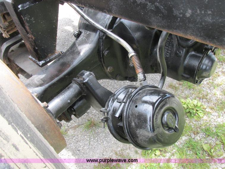 image for item L4022 1979 International Paystar 5000 truck cab and chassis